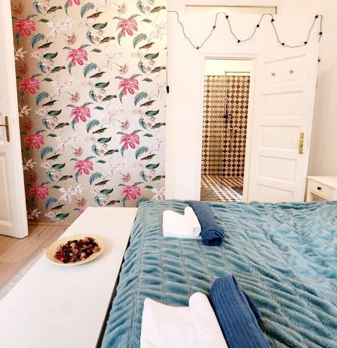 Apartamento Travelers Award Winning Place In The Heart Of Kamilla Budapest